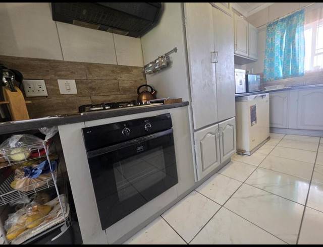 2 BEDROOM TOWNHOUSE FOR SALE IN ALBEMARLE
